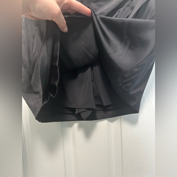Black Abercrombie and Fitch silk skort xs - Picture 3 of 3